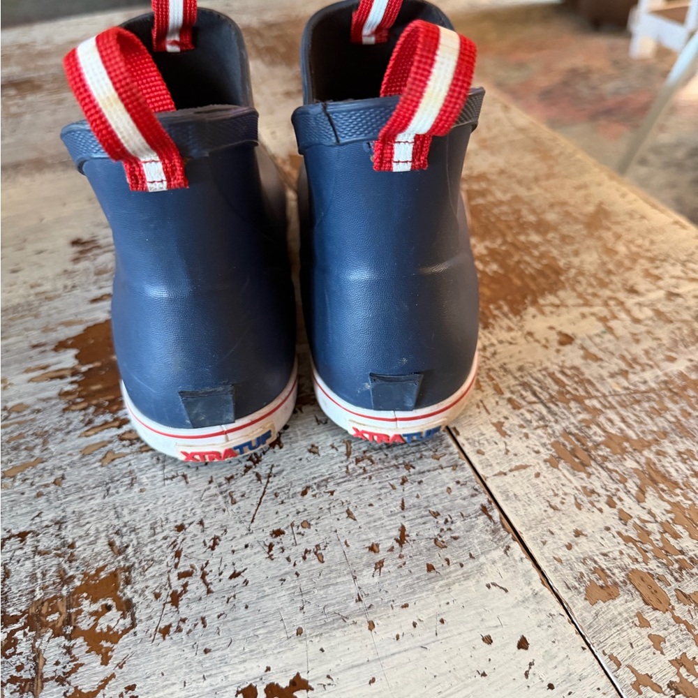 Kids Xtratuf ankle deck boots size 5 - Picture 2 of 5